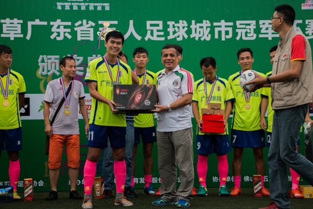 文班亚马33+15马刺险胜篮网 绿军屠奇才5连胜