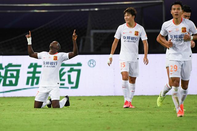 骑士擒公牛开季12连胜 文班34+12马刺大胜国王